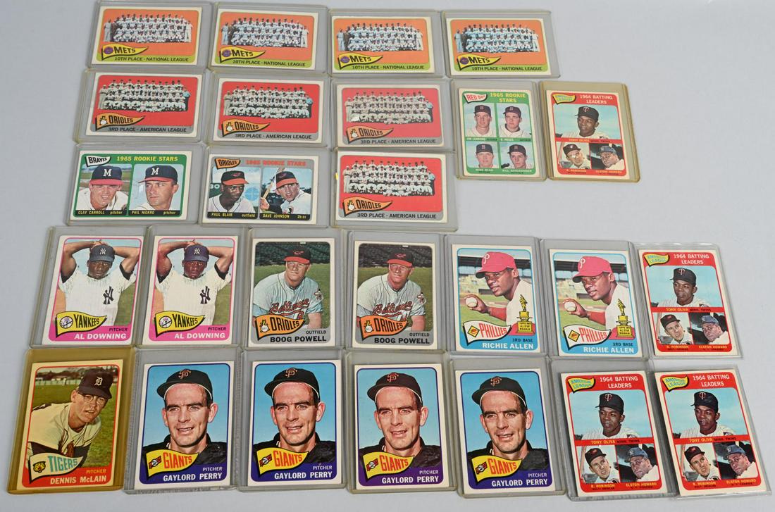 LOT 26 TOPPS 1965 TEAMS, ROOKIES, STARS BASEBALL: Includes Downing #598 (2), Powell #560 (2) R. Allen # 460 (2), Denny McLain #236, Gaylord Perry #193 ((4), Batting Leaders Brooks #1 (4), Rookie Stars #573, Rookie Stars Blair #473, Rookie Stars Niekr