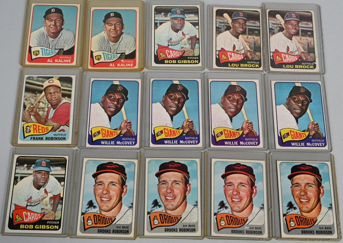 LOT 15 TOPPS 1965 HOF BASEBALL CARDS: Includes Brock #540 (2) , Gibson ##320 92), McCovey #176 (4), Brooks #150 ( 4), Kaline #130 (2) and F. Robinson #120. Most ex-mt or better with a couple near mint Brooks & McCovey.