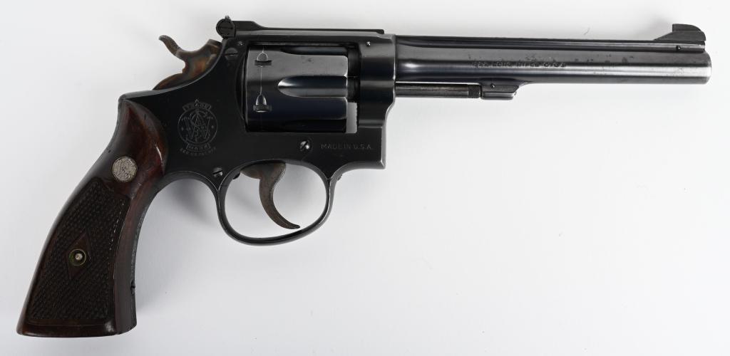 SMITH & WESSON PRE-MODEL 14 K-38 MASTERPIECE: SERIAL K27582. BARREL 6". CALIBER .38 SPECIAL. MADE IN 1948. Early postwar 5-screw with matching numbers on barrel, cylinder and right grip. Features silver medallion diamond checkered magnum walnut g