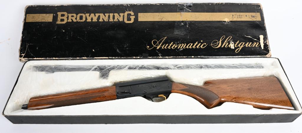 NIB BELGIAN BROWNING MAGNUM 20, A 5 SEMI AUTO 1971: SERIAL 71X44528. BARREL 26". BORE 20. CHAMBER 3". LOP 14 3/8". 1-STAR FULL CHOKE. MADE IN 1971. Features a full vent rib, blue finish, lightly engraved frame, pistol grip checkered walnut stock, high 