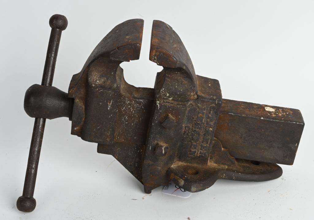VINTAGE CHARLES PARKER MACHINIST'S BENCH VISE: Large sized vise made by the Charles Parker company. Solid flat bench mount with 4.25" jaws. Shows wear and age. Made by the same company, Parker Gun Works, as the famous Parker shotguns. Vise shows w