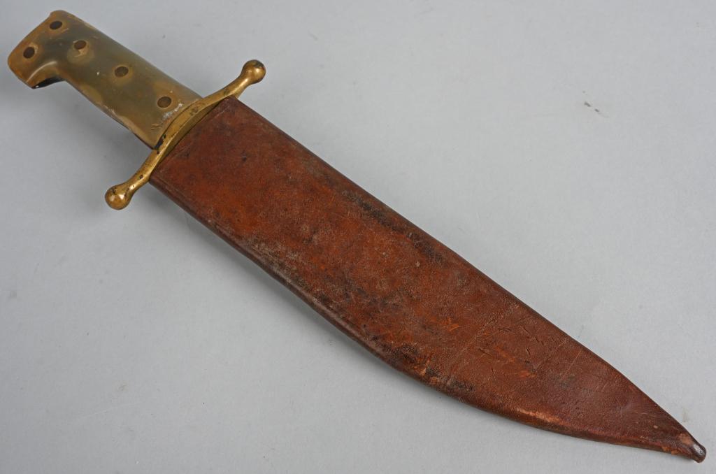 WWII US MARINE RAIDER V-44 GREEN HORN BOWIE KNIFE: World War II Legitimus Collins No. 18 Bowie Knife, with brass cross guard and green stag handles. These were carried in World War II famously by Marine Raiders, members of Carlson's Raiders, as well a