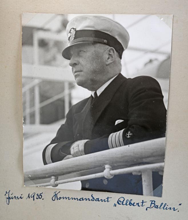 WWII NAZI GERMAN NAVAL PHOTO ALBUM MEDALS & TODT: Impressive 1930's and 1940's photo album the the ship and crew of the German ship Oceana. Album contains 47 candid photos of her and her crew. Several photos of Kommandant of the SS. Albert Ballin of 