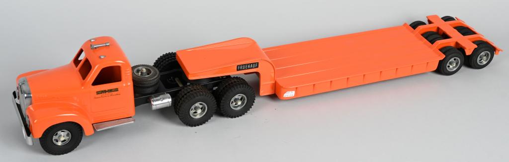 SMITH MILLER FRED THOMPSON FRUEHAUF LOWBOY TRUCK: Excellent Smith Miller Fred Thompson Mack Truck with Fruehauf Lowboy Trailer. Like new condition. 40"