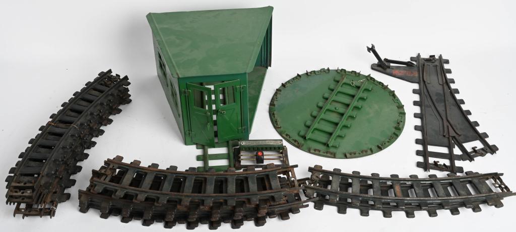 BUDDY L INDUSTRAIL TRAIN ROUND HOUSE: Buddy L Pressed Steel Industrial Train set Round House and Track. Round House has been repainted. Track is original.