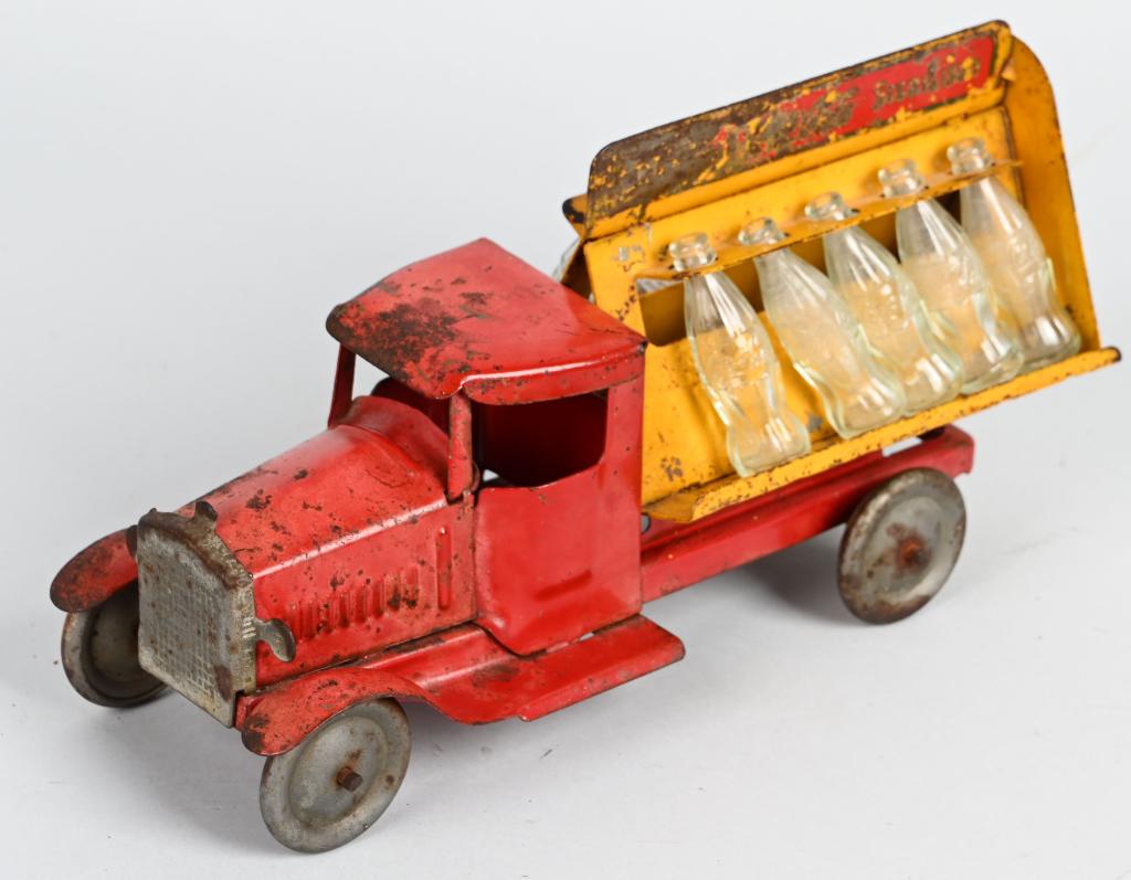 METALCRAFT COCA COLA BOTTLE TRUCK: Original Metalcraft Coca Cola Bottle Truck. Factory paint and decals. Comes with all 10 glass Coca Cola Bottles. Paint and decals show significant wear. A desirable truck. 11" Very Good
