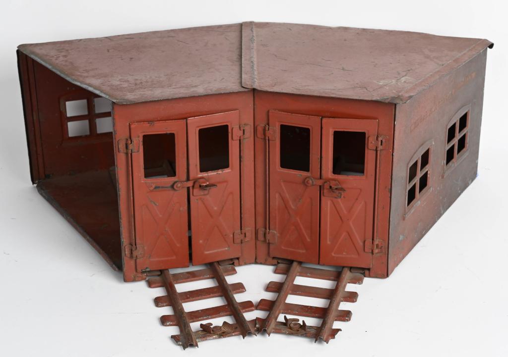 BUDDY L INDUSTRIAL TRAIN SET ROUND HOUSE: Buddy L Industrial Train Set Round House. All original with some wear. 23" Very Good
