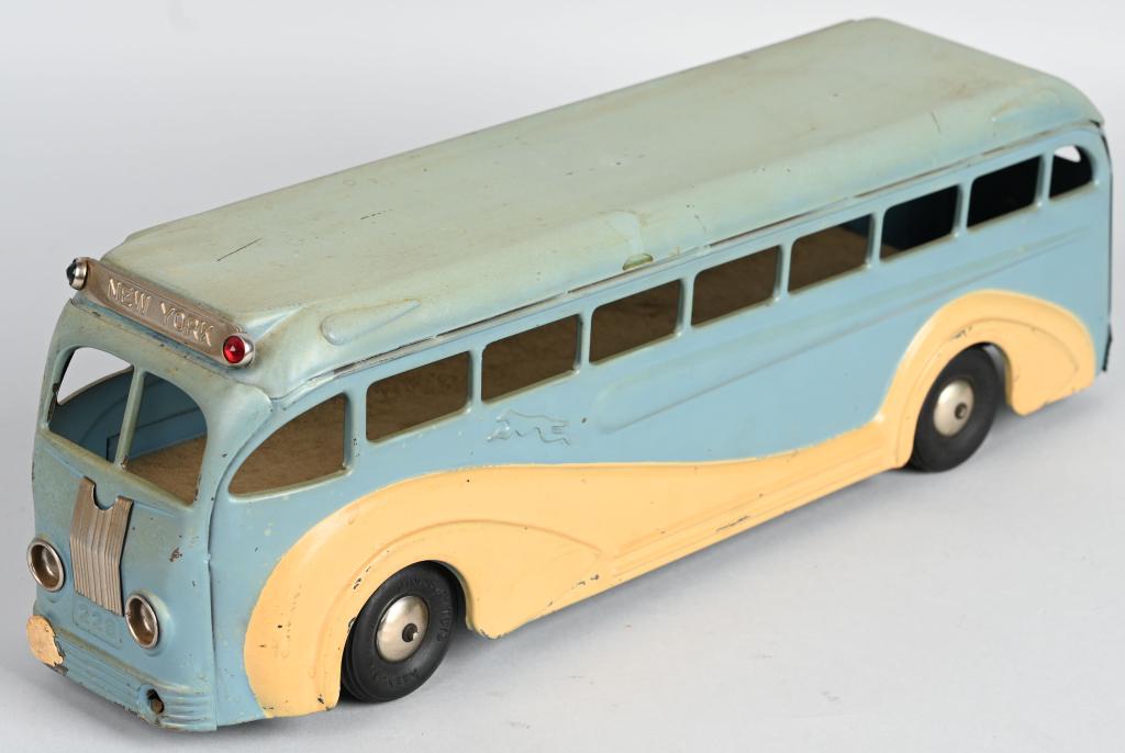 KINGSBURY WINDUP GREYHOUND BUS: Nice original Kingsbury Greyhound Bus. All complete with great factory paint. Windup works. 18" Excellent