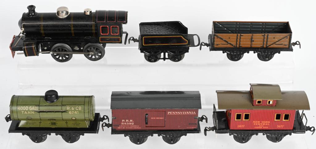FANDOR O GA CLCOKWORK 6 PIECE TRAIN SET: Fandor O gauge clockwork 6 piece Train Set. Includes Engine, Tender, Box Car, Gondola, Tank Car, and Caboose. All original and in great condition. Engine measures 8" Excellent