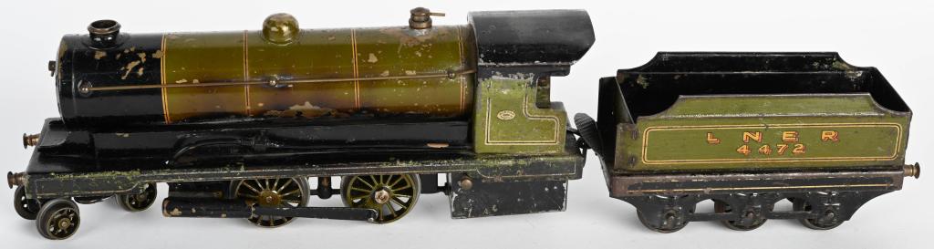 BOWMAN O GA LIVE STEAM TRAIN ENGINE & TENDER: Bowman O gauge Live Steam Train Engine and LNER 4472 Tender. All original condition. 19" Very Good