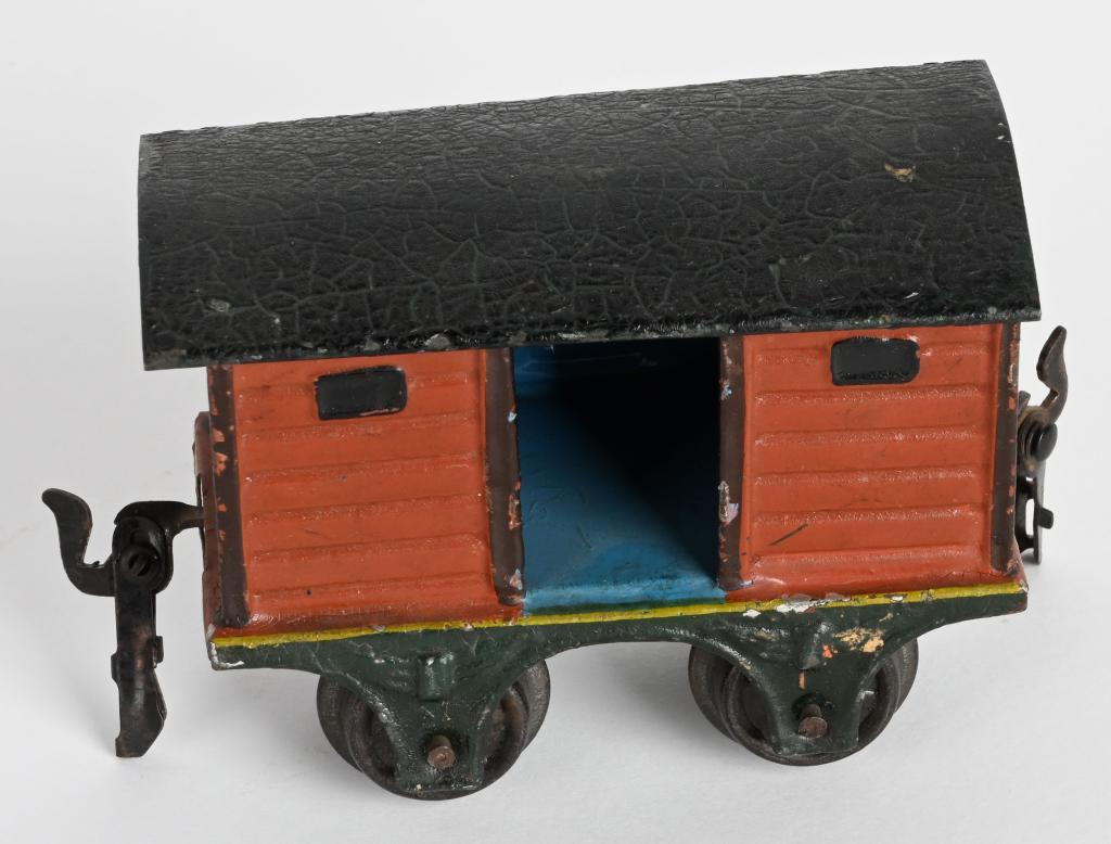 MARKLIN O GA OPEN DOOR BOX CAR: Marklin O gauge Open Door Box Car. Nice original condition. 4"