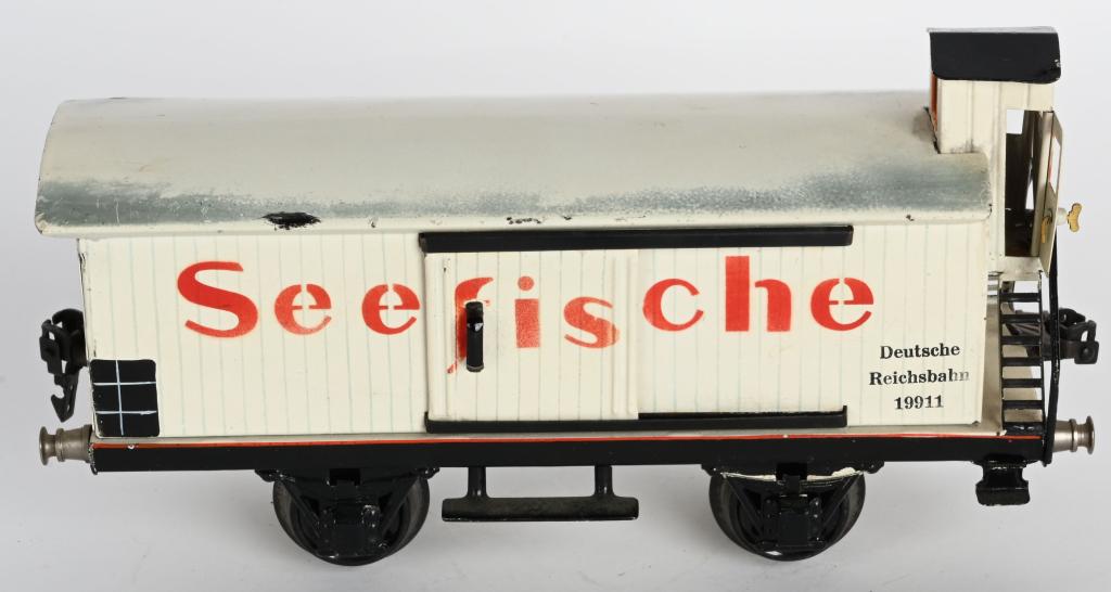MARKLIN 1 GA #19911 SEEFISCHE REEFER CAR: Marklin 1 gauge #19911 Seefische Reffer Car. All original and in great shape. 10"