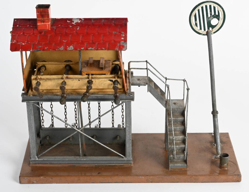 MARKLIN O GA SIGNAL STATION: Early Marklin O gauge Signal Station. All original condition. Missing wooden handle and piece on base. 11"x9" Very Good-Excellent