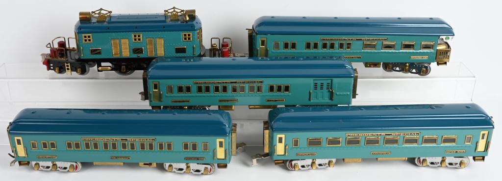 AMERICAN FLYER / VARNEY CYRUS PRESIDENTIAL SET: American Flyer / Varney Cyrus standard gauge Presidential Special Set. Exact replica made in 1971 of the American Flyer Set. Has Engine with a few loose pieces that are present and 4 Cars. Excellent