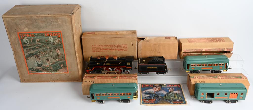 LIONEL #392E STD GA PASSENGER TRAIN SET w/ BOX: Outstanding Lionel Prewar Standard Gauge Outfit #392E. Includes #390E Locomotive with #390T Tender, #332 Baggage Car, #339 Pullman Car, and #341 Observation Car. This set is just about as close to New