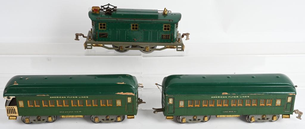 AMERICAN FLYER 4644 ENGINE & 2 PASSENGER CARS: Original Pre-War American Flyer standard gauge 4644 Engine only missing 1 headlights. Comes with 4151 America car and 4152 Pleasant View Car. Both in original shape. Overall decent condition.