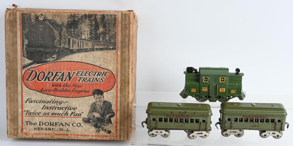 DORFAN O GAUGE TRAIN SET w/ BOX: Dorfan O Gauge 52 Engine with 2 Pullman Cars. Set has some wear. Comes with Box