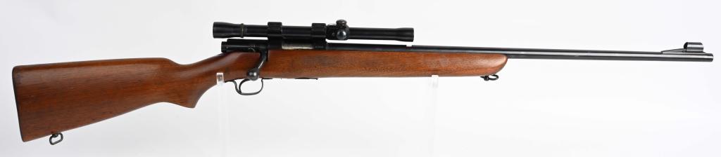 WINCHESTER MODEL 43 BA .22 HORNET RIFLE: SERIAL 17455. BARREL 24". CALIBER .22 HORNET. MADE 1948-1953. A rather hard to find rifle , especially in the Hornet round as most were made in .218 Bee. Features a walnut plain pistol grip stock, blu