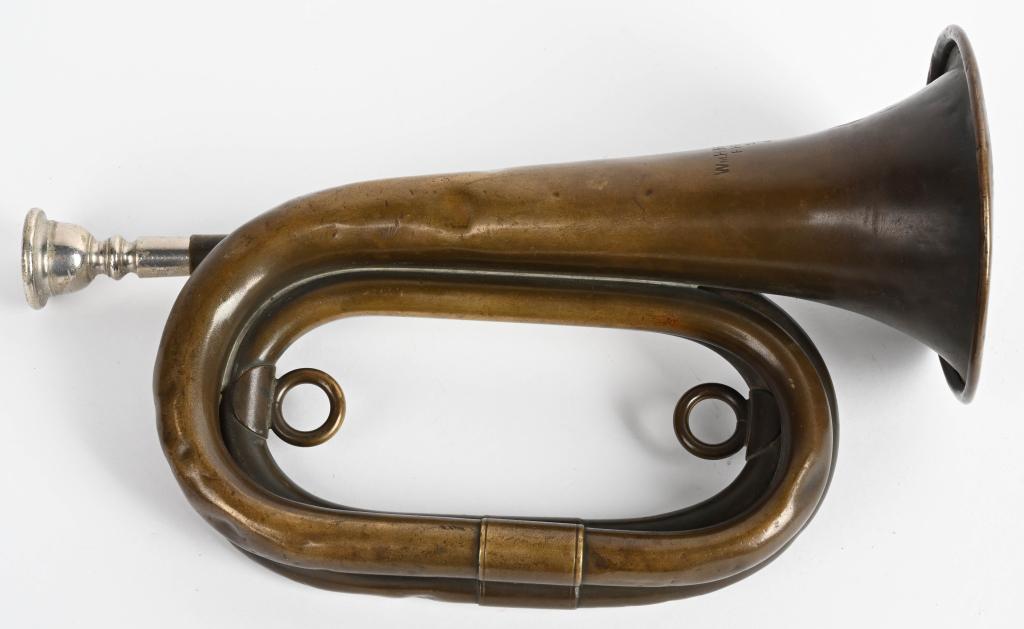 WW1 US ARMY M1894 TRENCH BUGLE 1916 DATED HORSTMAN: WW1 US Army Bugle M1894 Trench Bugle by Horstmann Philadelphia Depot. A continuing issue on the battle front is communications - since the beginning of the war. Voice does not carry, but a horn does. 