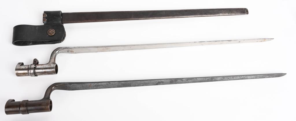 US MODEL 1873 BAYONET TRAPDOOR SPRINGFIELD LOT 2: Lot of 2 M1873 Trapdoor bayonets to include 1) 46cm (18") long, tapering triangular blade with fullers to all three sides with the blade marked "U.S." The socket is approximately 7.6cm (3") long. Incl