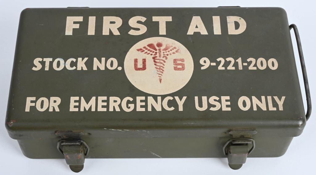 WWII US ARMY JEEP FIRST AID KIT COMPLETE CONTENTS: During World War II (1942-1945) Louisville Medical Depot (and others) manufactured the twelve unit Motor Vehicle First Aid Kit, originally under five digit Medical Department stock number 97773. It wa
