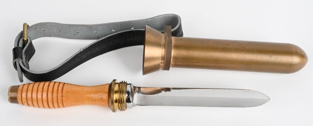 US NAVY Mk V DEEP SEA DIVER KNIFE + BRASS SHEATH: US Navy Mk 5 Deep Sea Diver's knife with 6" double-sided saw-back blade and heavy wooden handle and brass crossguard and pommel. Screws into brass sheath. No apparent manufacturer marks or stamps. No