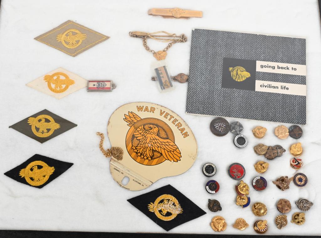 WWII US ARMED SERVICES DISCHARGE LAPEL PINS ECT: WWII US Army, Navy Marine Corps, Coast Guard lapel pins, patches and other Veteran insignia. Lot contains roughly 40 pieces from WWII