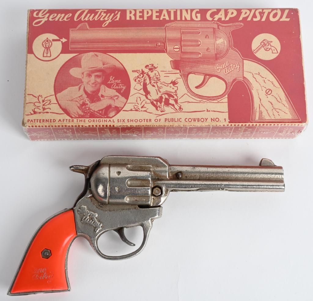 KENTON GENE AUTRY REPEATING CAP PISTOL w/ BOX: Nice cast iron cap gun. All original. 9" Boxed
