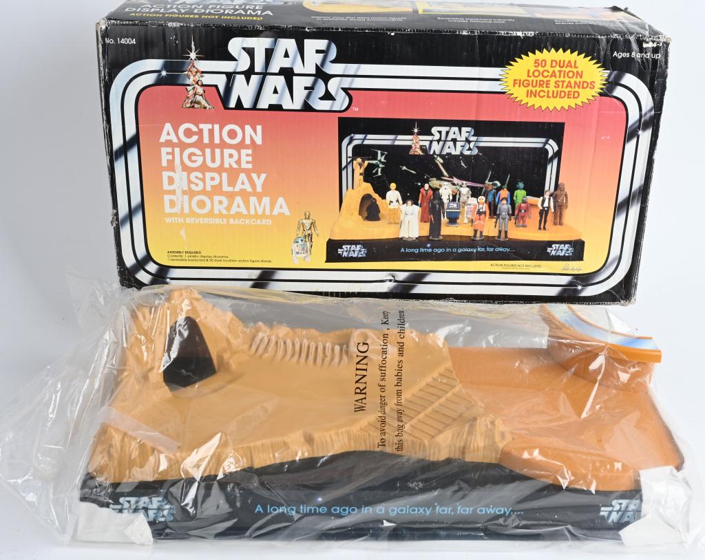 STAR WARS ACTION FIGURE DISPLAY DIORAMA: Pride Displays Star Wars Action Figure Displays Diorama. All complete in box. 23" Excellent