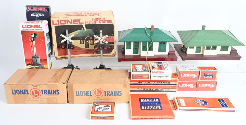 LARGE LOT OF LIONEL ACCESSORIES: Large lot of Lionel Accessories. Many with Boxes. As-Is