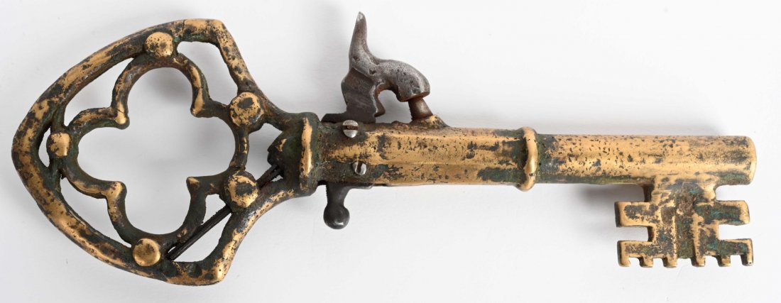 19TH CENTURY FRENCH JAILERS/KEY PISTOL: Cast of brass with a simple percussion lock and trigger. Carried by Jailers or Prison guards for self defense..31 cal / 8mm smooth bore with a manually cocked hammer with V spring and ball trigger. Us
