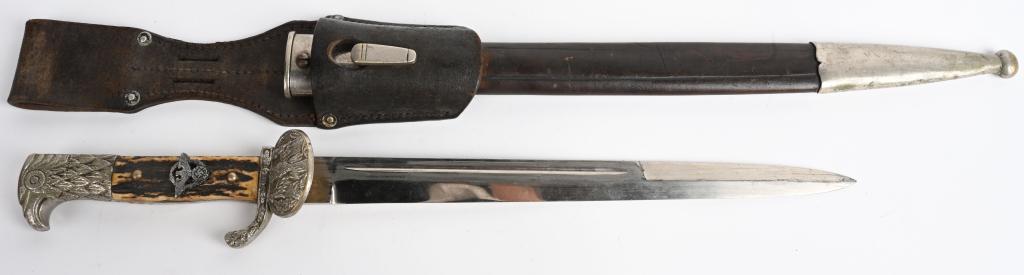 WWII NAZI GERMAN POLICE CUSTOMS CLAMSHELL BAYONET: This outstanding Clamshell Bayonet is the smaller type that would normally have been carried by an officer. The detailing to the pommel is extremely fine, and the oak leaves on the obverse guard both 