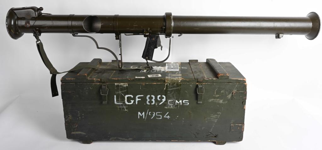 WWII US M20 BAZOOKA 3.5 INCH ROCKET LAUNCHER: Shoulder-fired 3.5" rocket launcher, known as the M20 A1 "Super Bazooka" - includes original sight with working reticle and crosshairs and wooden case. This bazooka has been "demilled" and will not fi