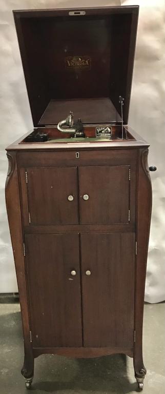 VICTROLA MAHOGANY RECORD PLAYER FLOOR MODEL: Nice original Victrola Model VV-XI. MFG between 1913-1917. Mechanism worked when tested. Measures 42" by 19" by 22". Very Good- Excellent