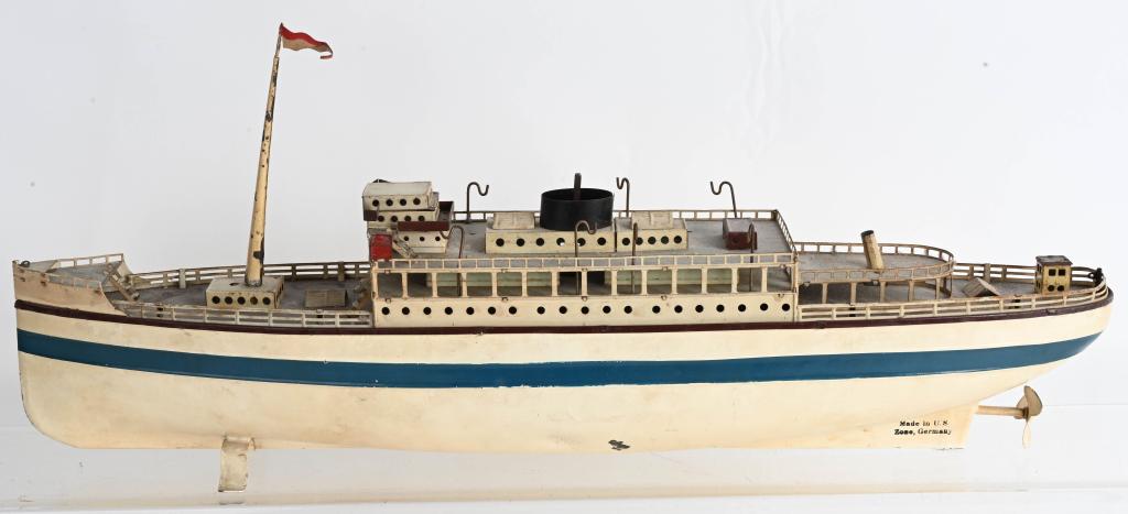 FLEISHMANN TIN WINDUP OCEAN LINER: US Zone Germany clockwork Ocean Liner. Nice original condition. Missing 1 mast. Windup needs repair. 20" Excellent