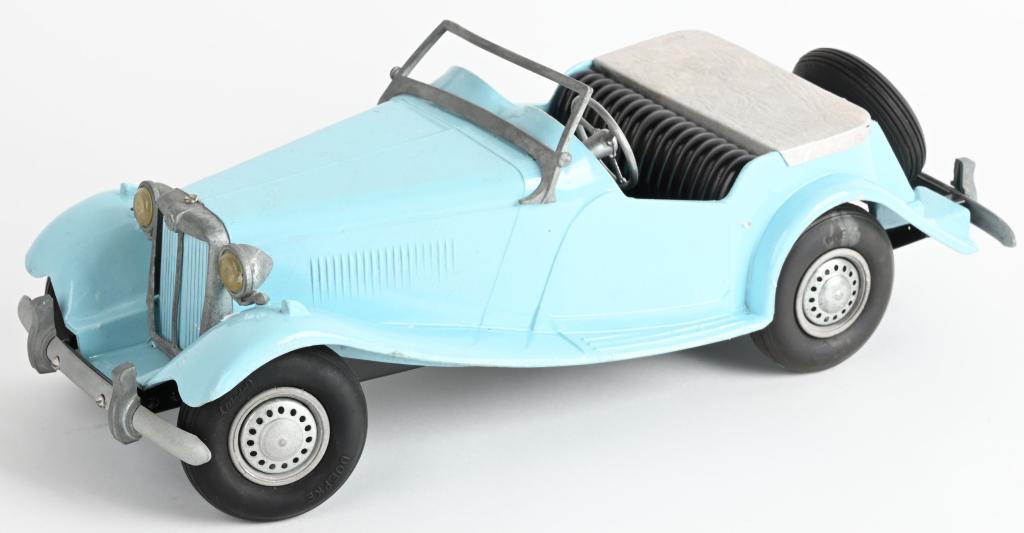 15" DOEPKE MG TD ROADSTER: Nice restored condition. One clip on windshield broke, but displays well. 15" Excellent