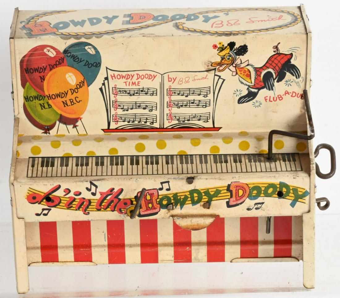 UNIQUE ART TIN WINDUP HOWDY DOODY PIANO: All original tin windup Piano for the Howdy Doody & Bob Smith toy. Works. 6 1/2" Excellent