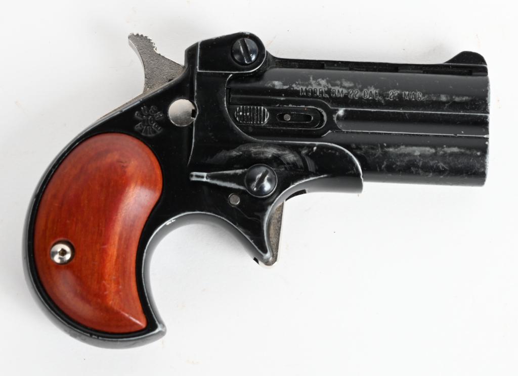 DAVIS INDUSTRIES OVER UNDER .22 MAG. DERINGER: SERIAL 500905. BARREL 2.5". CALIBER .22 MAGNUM RF. Built along the lines of the famous Remington Model 95 with tip up barrel, spur trigger , black finish and bird head grips. There is finish rub wear 