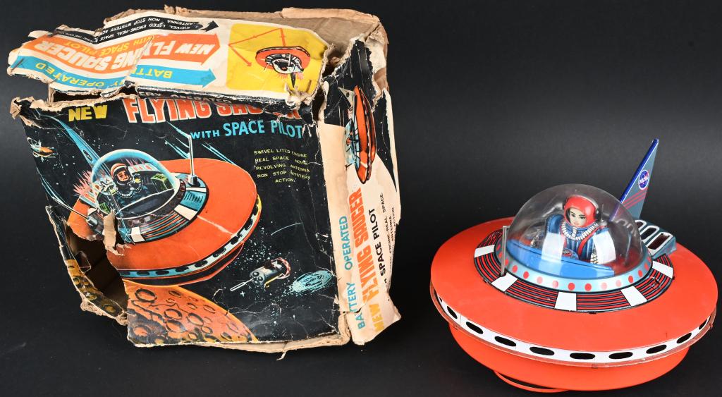 KO BATTERY OP NEW FLYING SAUCER w/ BOX (1 of 10)