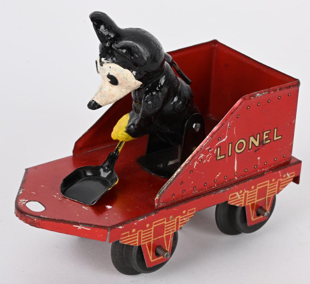 LIONEL MICKEY MOUSE COAL TENDER (1 of 4)