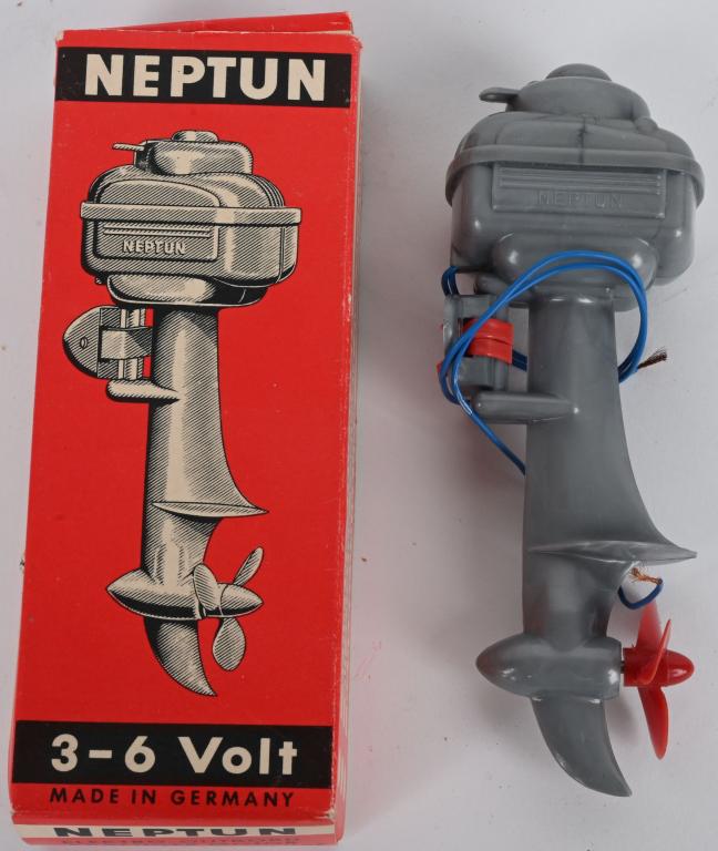 GERMAN NEPTUNE OUTBOARD MOTOR w/ BOX: German Neptune 3-6 Volt Electric Outboard Motor. New Old Stock. 5" Excellent