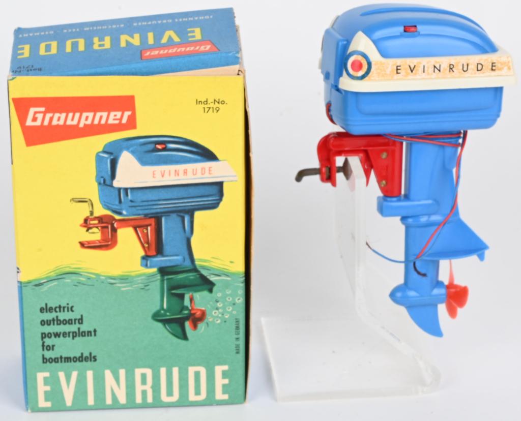 GRAUPNER #1719 EVINRUDE OUTBOARD MOTOR w/ BOX (1 of 4)