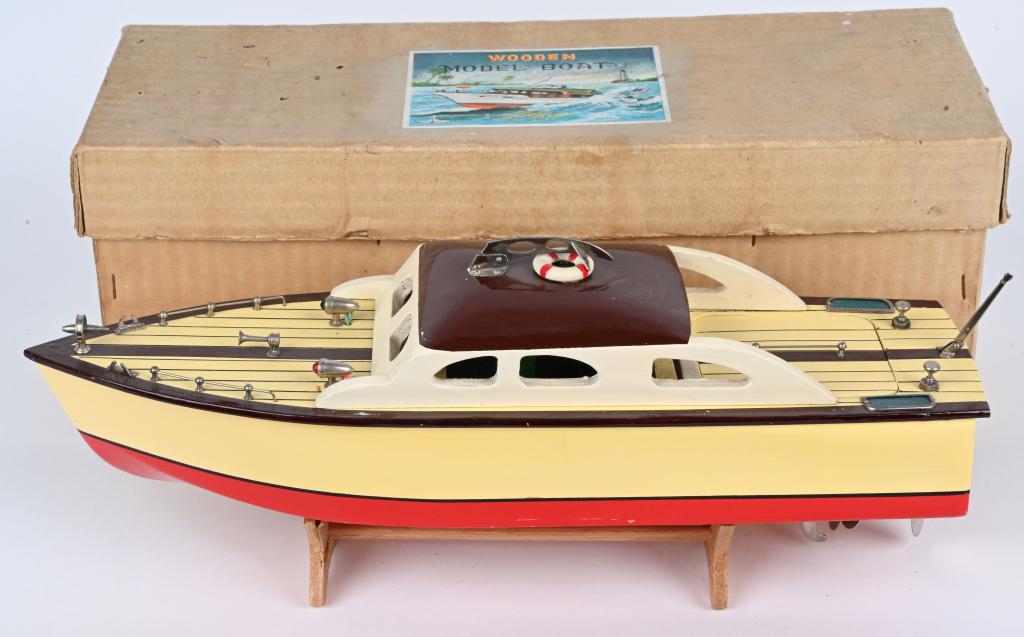 ITO BATTERY OPERATED WOODEN CABIN CRUISER w/ BOX (1 of 8)