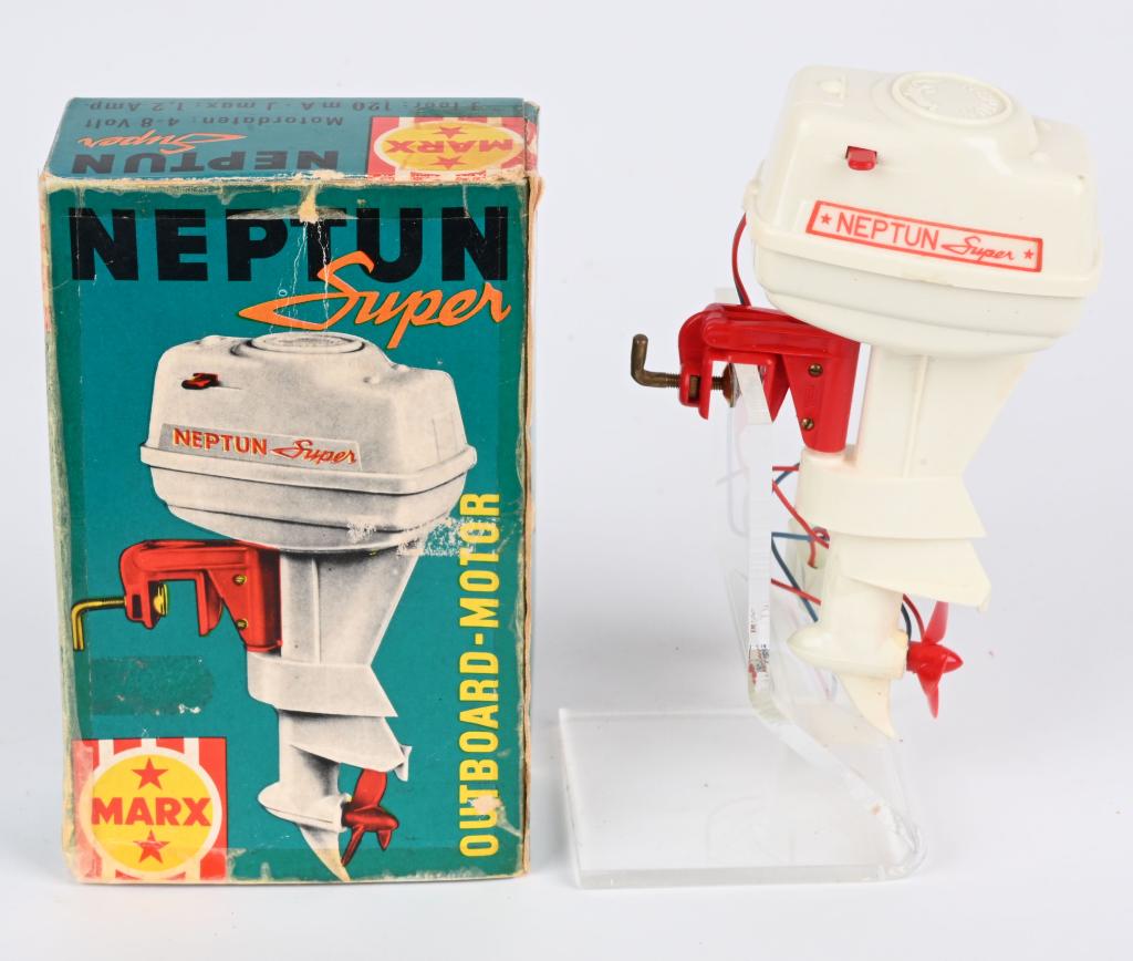 MARX NEPTUNE SUPER OUTBOARD MOTOR w/ BOX (1 of 14)