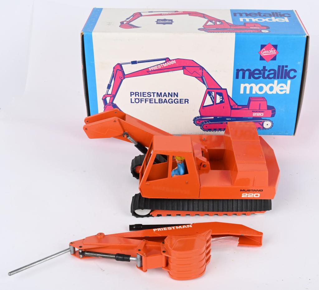 GESCHA 1:50 PRIESTMANN 220 EXCAVATOR MIB: Gescha 1:50 Scale Priestmann 220 Excavator. Made in Germany. Made of heavy diecast metal. Like new in the box. 12 1/2" Excellent