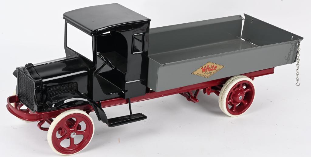 KELMET PRESSED STEEL WHITE DUMP TRUCK (1 of 10)