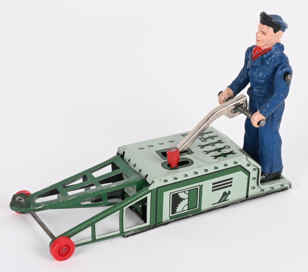 ARNOLD TIN WINDUP HYDRAULIC LIFT: German tin windup Hydraulic Lift. Nice colors. Works. 5" Excellent