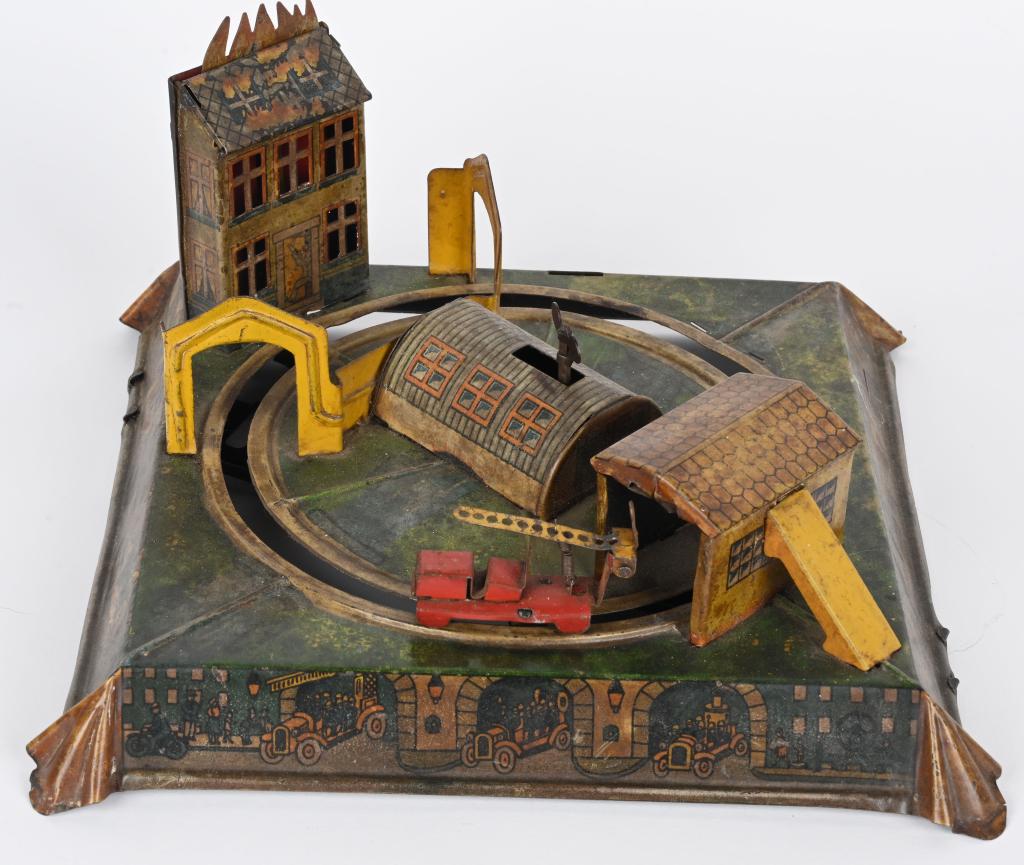 DISTLER TIN WINDUP FIRE TRUCK GO-ROUND (1 of 5)