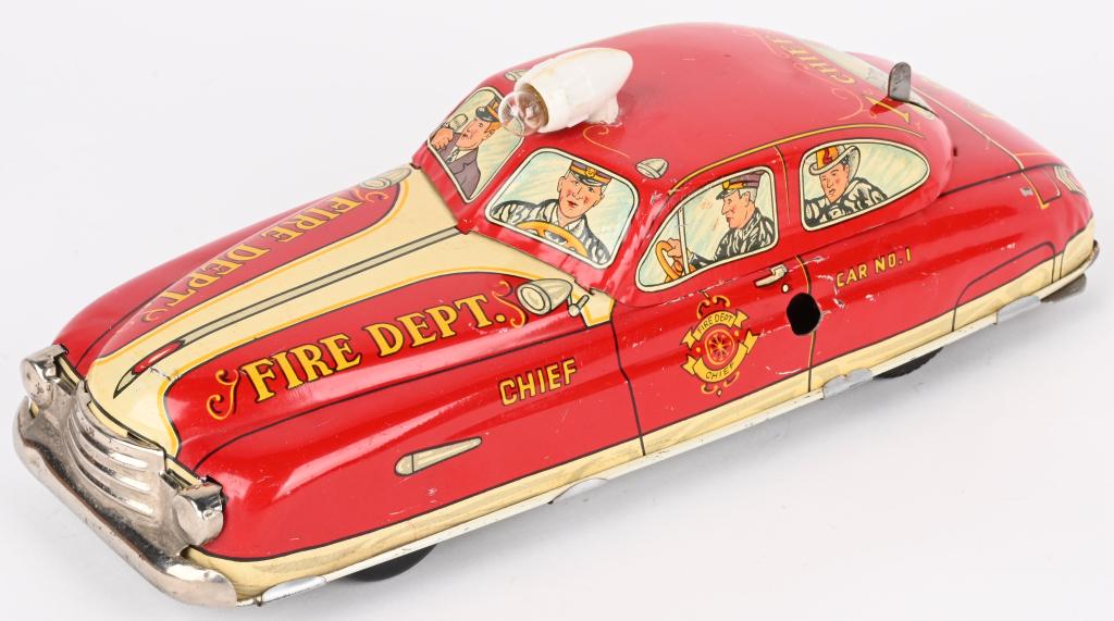 MARX TIN WINDUP FIRE CHIEF CAR (1 of 5)