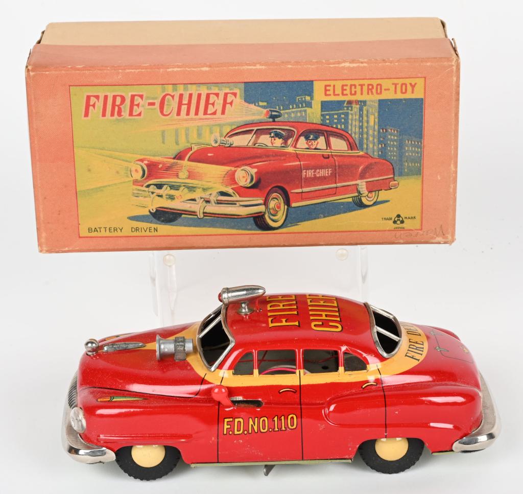 ELECTRO-TOY BATTERY OP FIRE CHIEF CAR w/ BOX (1 of 9)